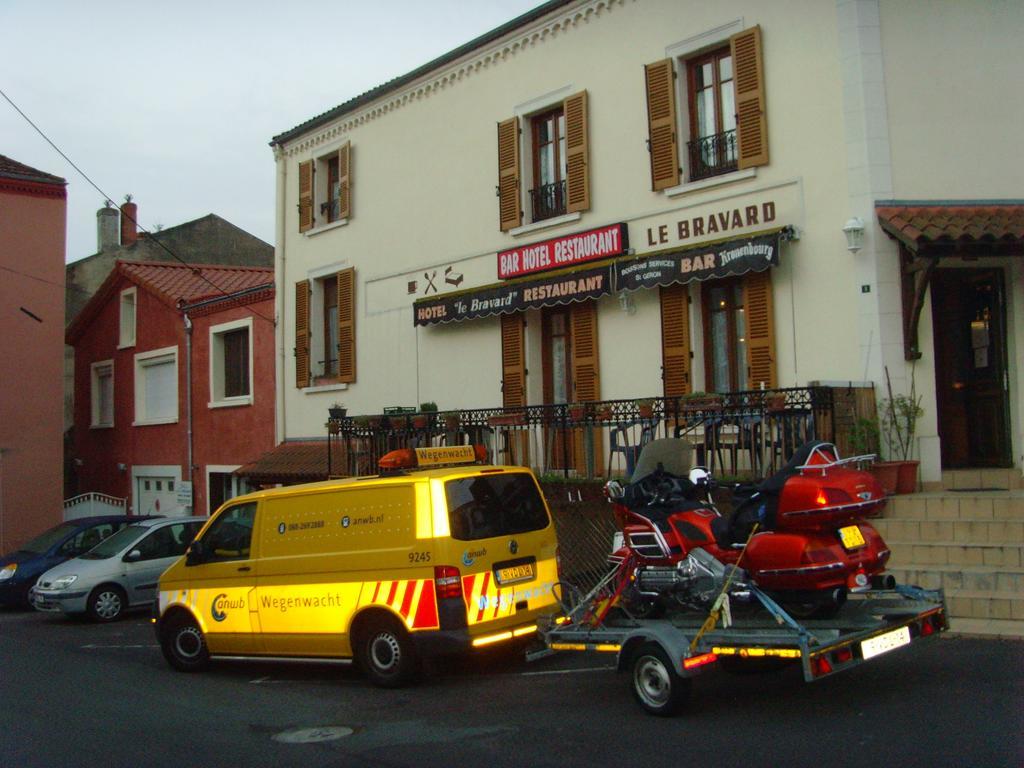 Le Bravard Jumeaux Εξωτερικό φωτογραφία